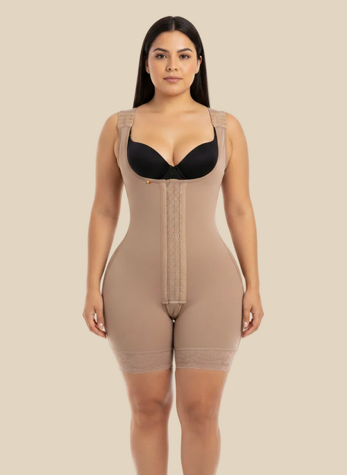 Faja Colombiana Moldeadora y Reductora de Alta Compresión – Senos Libres, Media Pierna, Invisible en los glúteos.